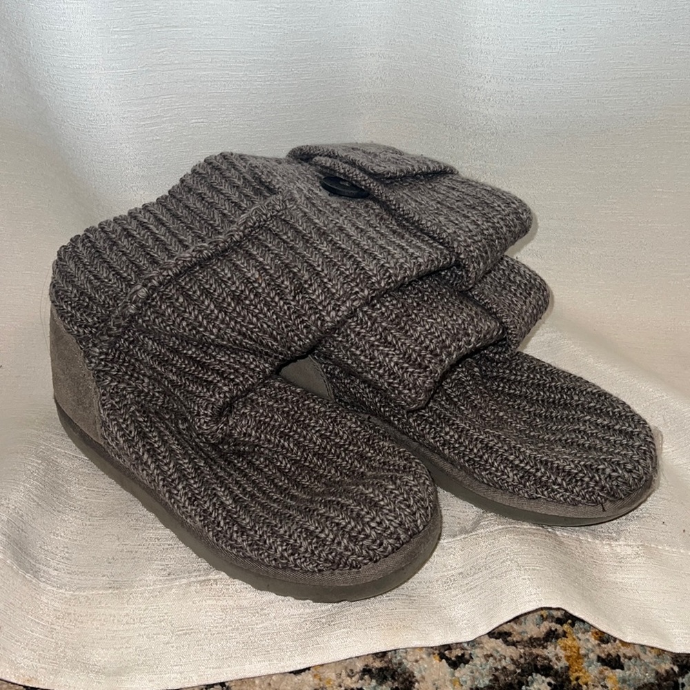 Gray Sweater Uggs. Size 7